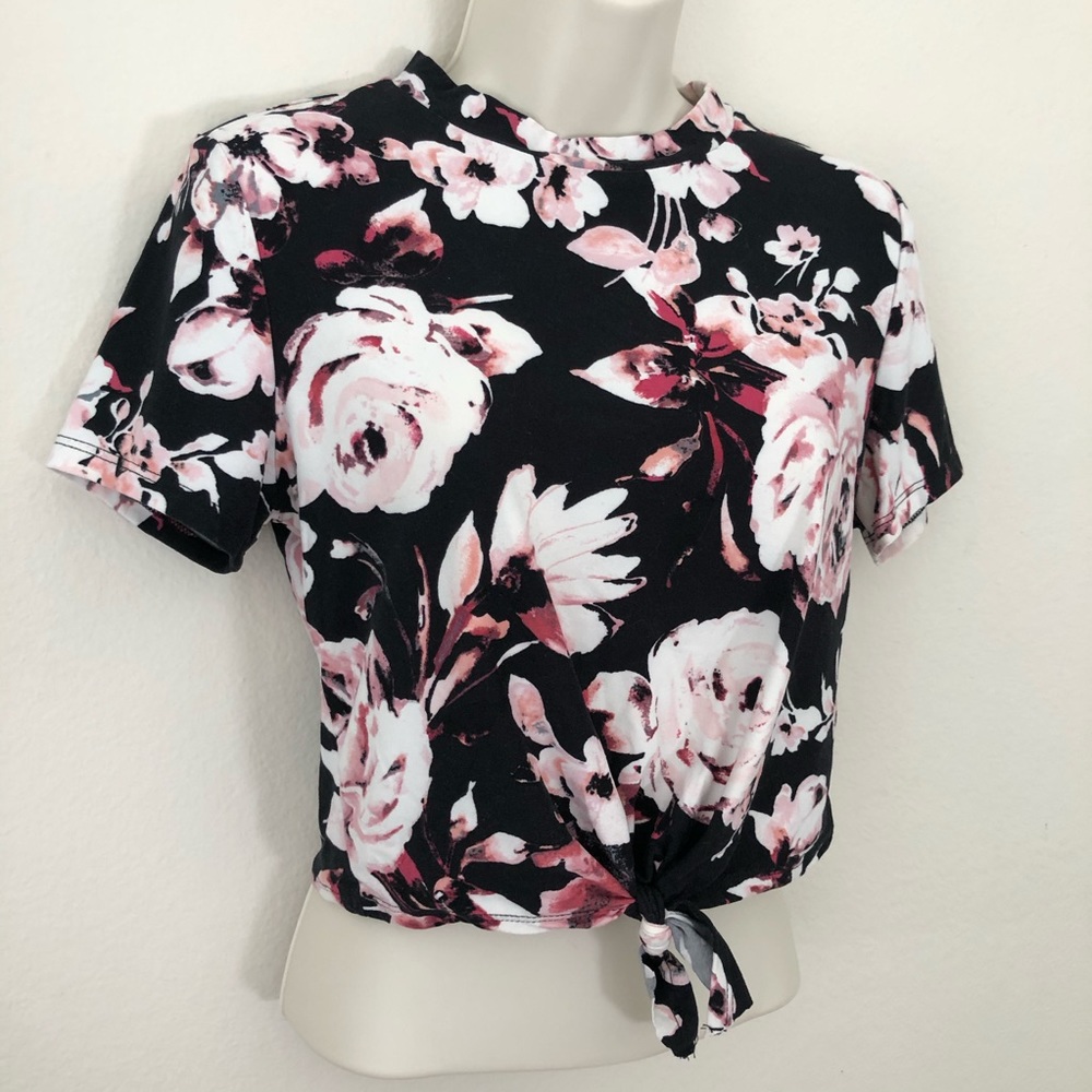 🪴3x$20 SALE Pink Rose Tie-Front Crop Shirt
